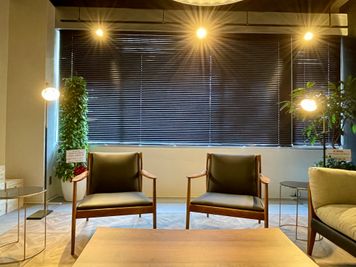 【インタビュー撮影やポートレート撮影など、おしゃれな雰囲気を活かした作品作りにぜひお使いください】 - TIME SHARING 六本木 第6DMJビル Roppongi Lounge by WineBankの室内の写真