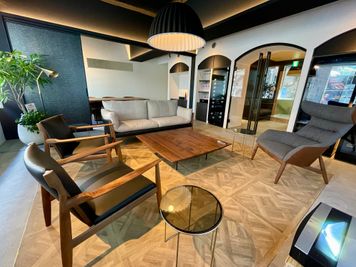 【とてもおしゃれな室内は、会議や面接だけでなく、各種撮影にもピッタリ】 - TIME SHARING 六本木 第6DMJビル Roppongi Lounge by WineBankの室内の写真