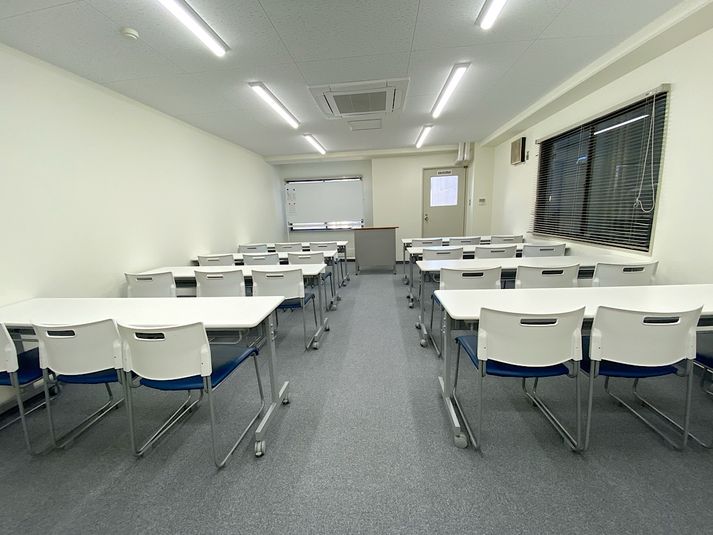 うめきた会議室702(24名可) - 共栄実業(株)　エイトビル