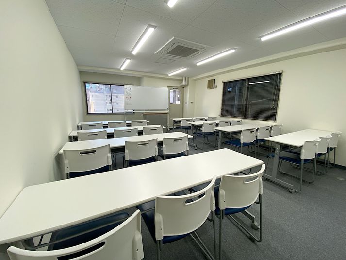 うめきた会議室702(24名可) - 共栄実業(株)　エイトビル