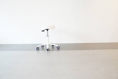 キャスター付き丸椅子 - フロールーム日吉 ミートラウム綱島の室内の写真