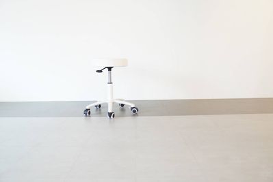 キャスター付き丸椅子 - フロールーム日吉 ミートラウム綱島の室内の写真