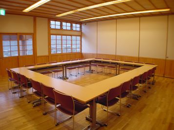 明治時代の尋常高等小学校を移築復元した教室です - 山中湖情報創造館