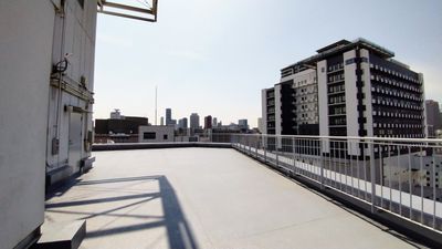 南西 - 【大阪･梅田】天しもビル屋上レンタル撮影スタジオ 屋上レンタルスペース【一般利用プラン】の室内の写真