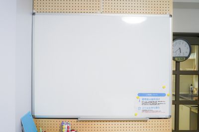 ホワイトボード（120×90㎝） - SOURIRE（スーリール） 貸し会議室【名古屋駅出入口２分】の設備の写真