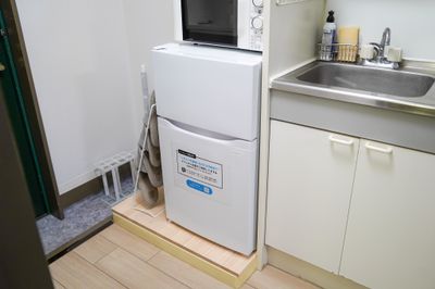 ツードア冷蔵庫
冷凍室もございます - SOURIRE（スーリール） 貸し会議室【名古屋駅出入口２分】の設備の写真