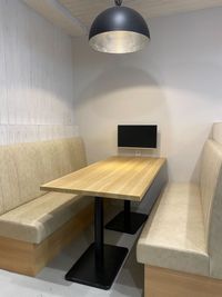 【原宿・明治神宮前駅徒歩5分！】モニター完備！4〜6名用ボックスシートで快適な会議やチーム作業を✨ - EIGHT CAFE