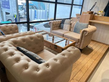 自然光が入るので、撮影にも最適です！ - EIGHT CAFE 【原宿駅・明治神宮前駅徒歩5分】お洒落カフェ テラスソファ席の室内の写真