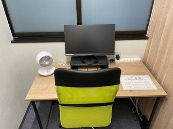  【コンパクトな１名用サイズで周りを気にせず作業に集中できます。】 - 【閉店】テレワークブース水天宮前 【閉店】ブース12の室内の写真