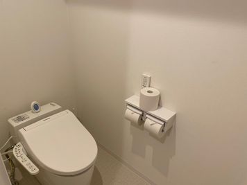 【女性トイレ（個室×1）】 - 【閉店】テレワークブース門前仲町 協和ビル 【閉店】ブース22の室内の写真