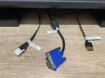 LANケーブル、VGAケーブル、HDMIケーブル - 【閉店】テレワークブース門前仲町 協和ビル 【閉店】ブース22の室内の写真