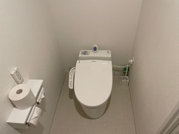 【男性トイレ（個室×1）】 - 【閉店】テレワークブース門前仲町 協和ビル 【閉店】ブース22の室内の写真