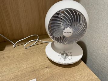 【卓上扇風機もご用意しております。】 - 【閉店】テレワークブース門前仲町 協和ビル 【閉店】ブース22の室内の写真