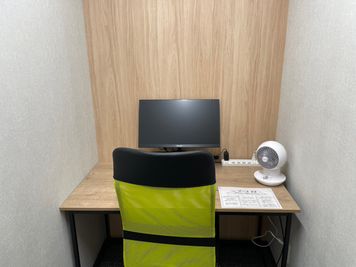 【１名用サイズで周りを気にせず作業に集中できます。】 - 【閉店】テレワークブース門前仲町 協和ビル 【閉店】ブース22の室内の写真