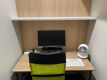  【１名用サイズで周りを気にせず作業に集中できます。】 - 【閉店】テレワークブース門前仲町 協和ビル 【閉店】ブース27の室内の写真