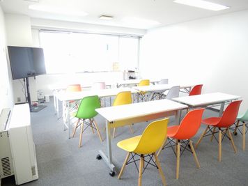 ＜フルーツ会議室 旭川駅前＞ 多目的レンタルルームの室内の写真