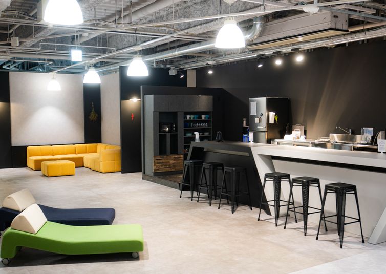 【M-6】6名会議室（天井空きあり）※予約時間前は入室不可 - いいオフィス南越谷