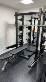 パワーラックは2台ご用意しておりますのでご自由にお使いください。 - Y&C GYM 町田レンタルジムの設備の写真