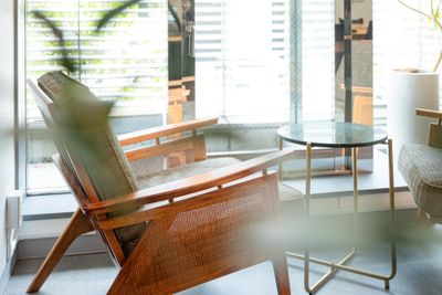 窓際の2名用ソファ - SPOT渋谷ストリームサイド 渋谷駅隣接デザイナーズレンタルスペースの室内の写真