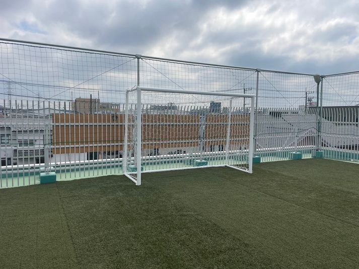 屋上フットサルミニコート - 八潮キッズラボ