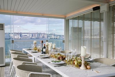 Kiranah　Garden レストラン2階　テーブル席の室内の写真