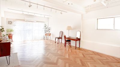 【商用撮影プラン】【saut studio】 -南青山アドレス、窓から自然光が注ぐ、シンプルなスタジオです- - saut studio