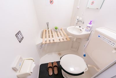 トイレ。セルフクリーニングをお願いしております。 - 🌸天満パーティ向けレンタルスペース🌸 可愛いレンタルスペースTHE ROOM天満の室内の写真