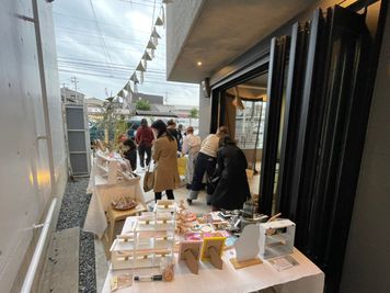 マルシェの様子２ - BlanCo. 飲食店営業許可取得済★テラス付き路面スペース【カフェプラン】の室内の写真