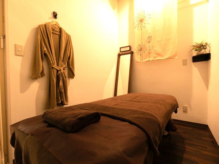 【オープンスペース＆ベッド】リラクゼーションサロンぼでぃーはーと - リラクゼーションサロン　ぼでぃーはーと