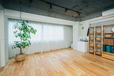 レンタルスタジオ YOGA SPICE 神保町 ヨガ/パーソナルレッスン/高さ2.7m/光回線完備の室内の写真