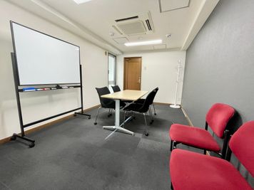 【コンパクトな室内ですがアットホームな雰囲気でお過ごしいただけます】 - 【閉店】TIME SHARING 三越前 斉丸日本橋ビル 【閉店】2Aの室内の写真