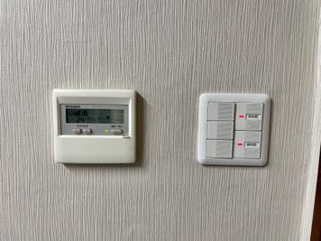 【室内に専用エアコンがあるので温度設定を自由に変更可能です。リモコンは入口ドア近くの壁にございます】 - TIME SHARING 三越前 斉丸日本橋ビル 5Aの室内の写真