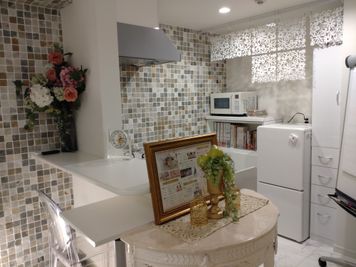 受付カウンターは縁起のいい金色の置物 - アンチエイジングVIPスタジオ レンタルスペースの室内の写真