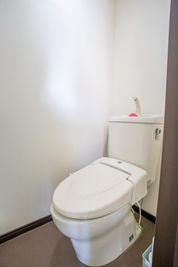 清潔感のあるお手洗いです。 - 宮崎駅前レンタルスペース 【地域最安値】完全個室のワークスペース空間の設備の写真