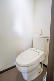 清潔感のあるお手洗いです。 - 宮崎駅前レンタルスペース 【地域最安値】完全個室のワークスペース空間の設備の写真