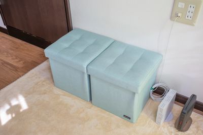 落ち着いた色合いのスツールです。自由に動かしてご利用ください。 - 宮崎駅前レンタルスペース 【地域最安値】完全個室のワークスペース空間の設備の写真