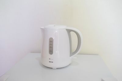 キッチンには自由にご利用いただける電子レンジ、冷蔵庫、電気ケトルがございます。 - 宮崎駅前レンタルスペース 【地域最安値】完全個室のワークスペース空間の設備の写真