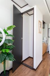 定期的なご利用のお客さまには、クローゼットをご利用いただいております。ご相談ください。 - 宮崎駅前レンタルスペース 【地域最安値】完全個室のワークスペース空間の設備の写真