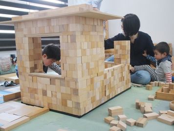 つみきレンタルを含む場合、安全のため必ず専門スタッフ（女性のみ）が近くに付きます。 - レンタルスペース『 ふくろうの部屋 』 JR石川町すぐ！女性とお子様にも安心＆女性スタッフ駐在♪託児可の設備の写真