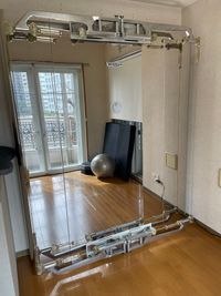 キネシス（ケーブルマシーン） - パーソナルトレーニング施設「シシーズ」 個室トレーニング・パーソナルトレーニングスペースの室内の写真