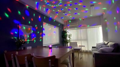 ミラーボール無料貸し出し中 - Colormell（カラメル）恵比寿東口2号店 パーティ・撮影・収録・ボードゲーム・推し活・会議・セミナーの室内の写真