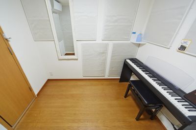 ザーラ・カンパニー 《即決》電子ピアノ【３～４畳】（Bルーム）の室内の写真
