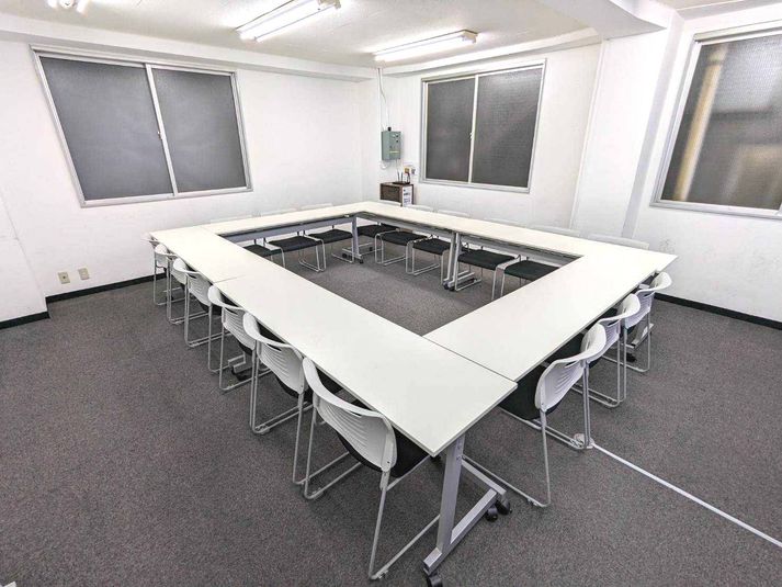 24名収容の貸し会議室 - KoNA水道橋