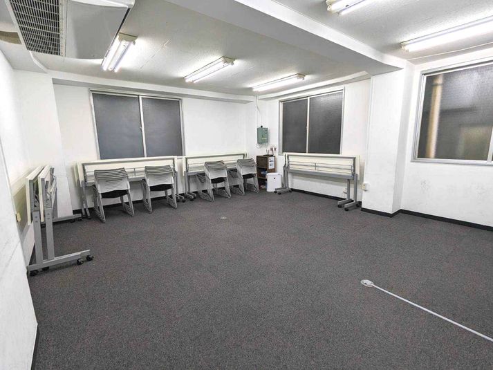 24名収容の貸し会議室 - KoNA水道橋