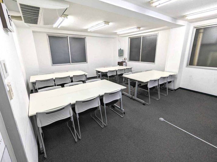 24名収容の貸し会議室 - KoNA水道橋