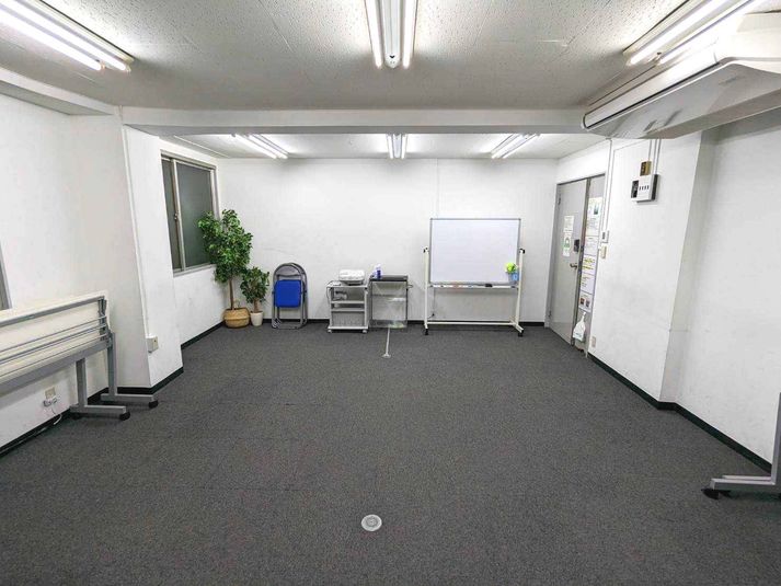 24名収容の貸し会議室 - KoNA水道橋