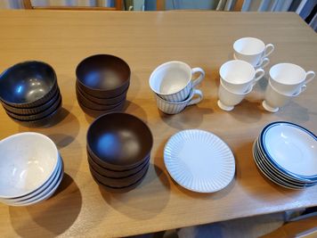 お茶碗8個、お椀8個、ティーカップ8個、ソーサー8枚 - コート渋谷 新年度割引✨最大18名👪55型４K対応TV📺キッチン設備完備の設備の写真