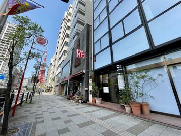 【東京タワーを正面に見て、お花屋さんのすぐ手前が当ビルです】 - TIME SHARING 田町赤羽橋 8Bの室内の写真
