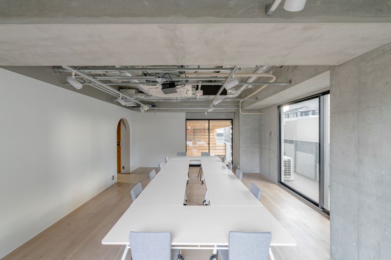 プロジェクター付きレンタルスペース - &tenna(アンテナ)