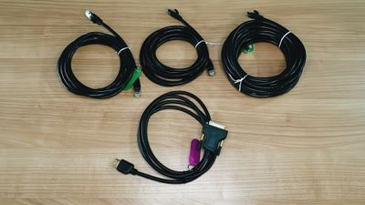 LANケーブル（3m,7m)・DVI-HDMI変換ケーブルがあります。 - セントラル大手町 神田駅から５分のご近所会議室大手町１時間〜多種利用OK🌸の設備の写真